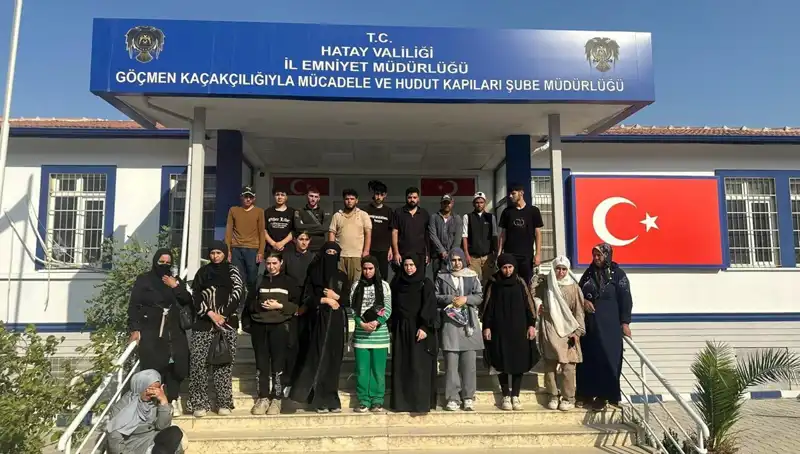 Minibüste Yakalanan 24 Göçmen, İnsan Kaçakçılığı Ağına Dikkat Çekiyor