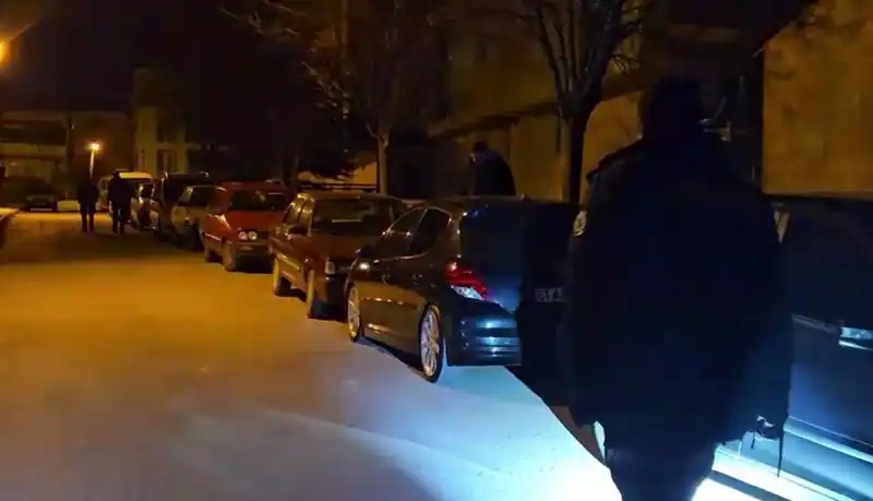 Park Halindeki Araçları Çizen Hırsızlar Şehirdeki Güvenlik Açığını Ortaya Çıkardı